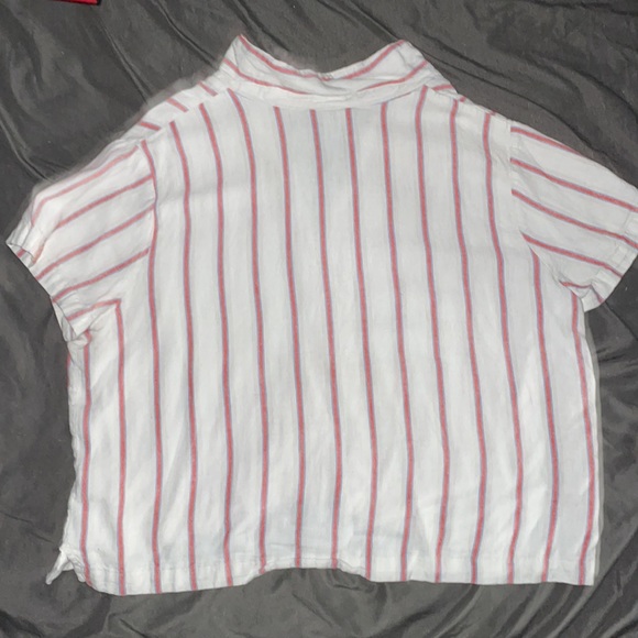 a casual shirt - Picture 3 of 3